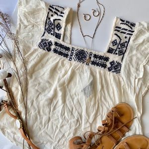 White and black tribal hollister top